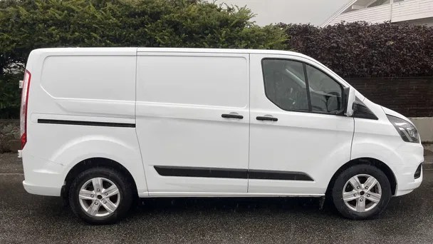 Ford Transit fra siden